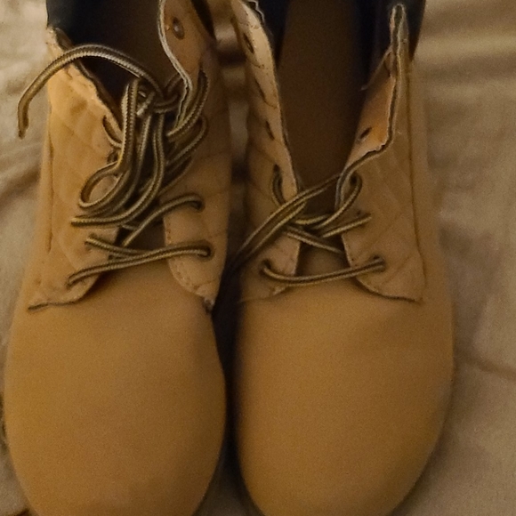 Boots - Picture 3 of 5